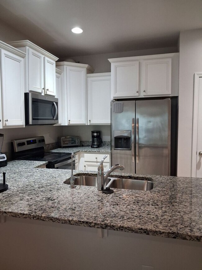 Building Photo - 7562 Shadow Lake Dr