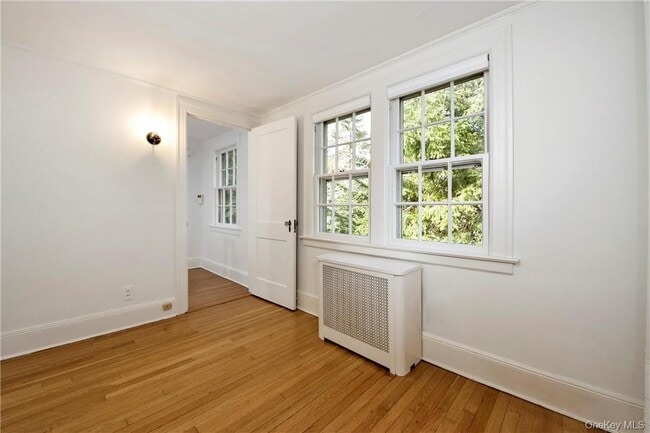 Building Photo - 19 Oneida St