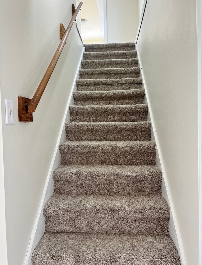 Building Photo - 412 S 73rd St