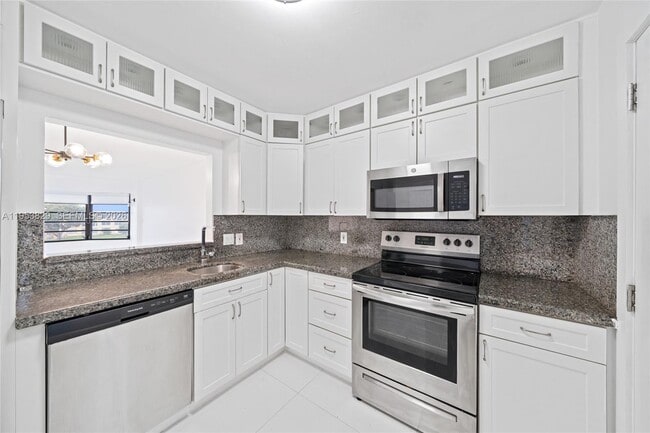 Building Photo - 18900 NE 14th Ave