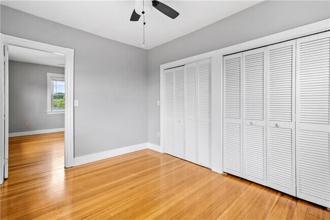 Building Photo - 291 Maple Ave