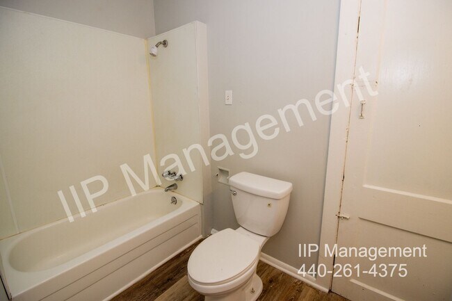 Building Photo - 3130 W 33rd St