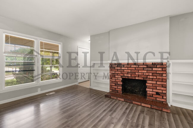 Building Photo - 2146 S Crestway St