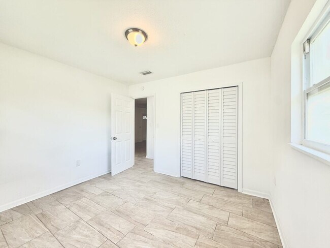 Building Photo - 2125 Mark Ave