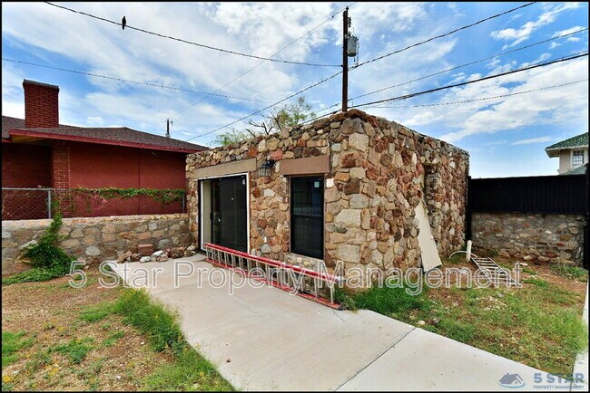 Building Photo - 2906 Wheeling Ave