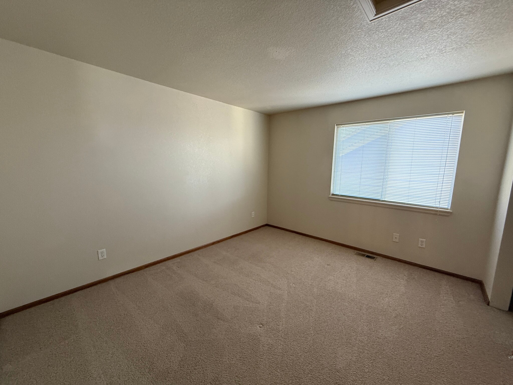 Building Photo - 5846 Dolores St