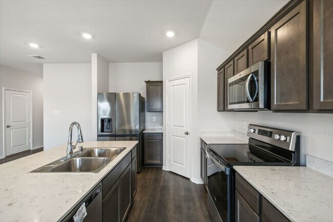 Building Photo - 606 Wrangler Dr