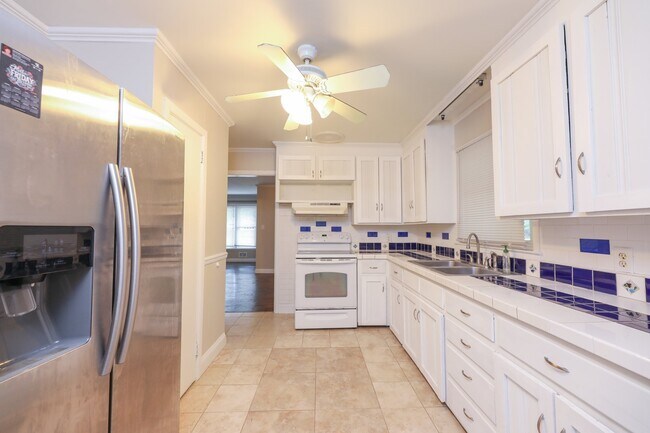 Building Photo - 522 N 25th St