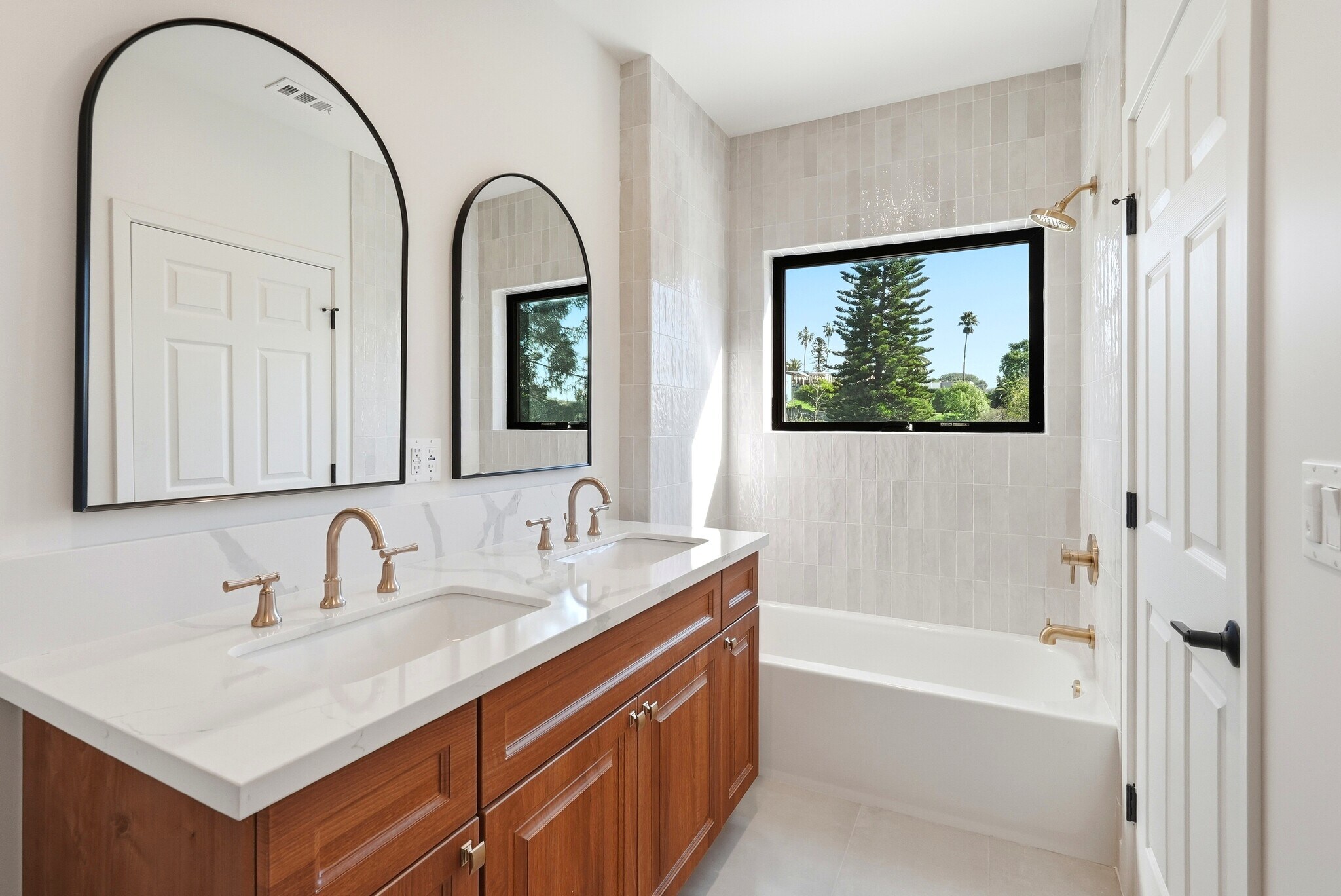 Building Photo - 1223 3/4 North Avenue 45