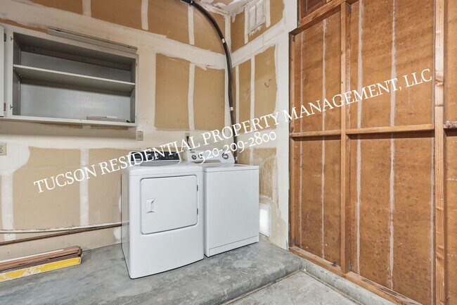 Building Photo - 2531 W Glenbrook Way