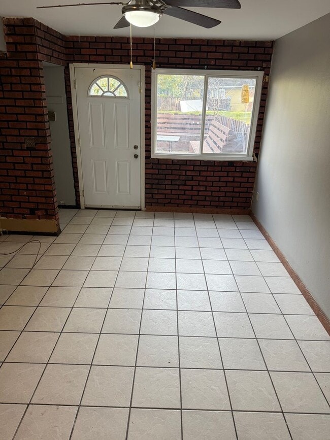 Building Photo - 3 Bed/1.5 Bath Condo for Rent!!