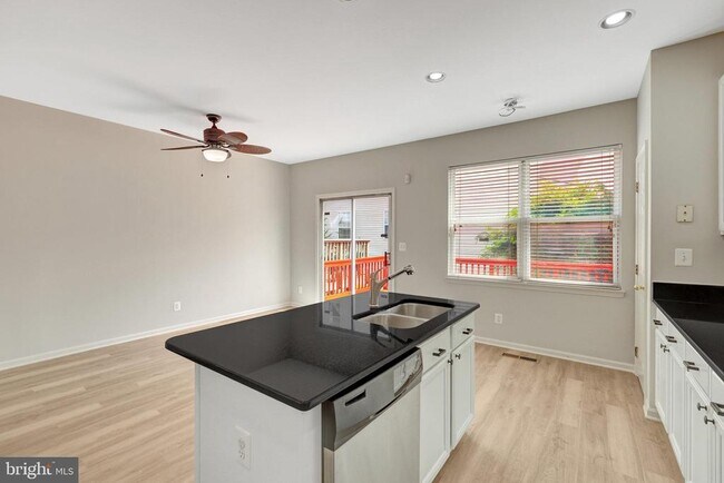 Building Photo - 2505 James Madison Cir