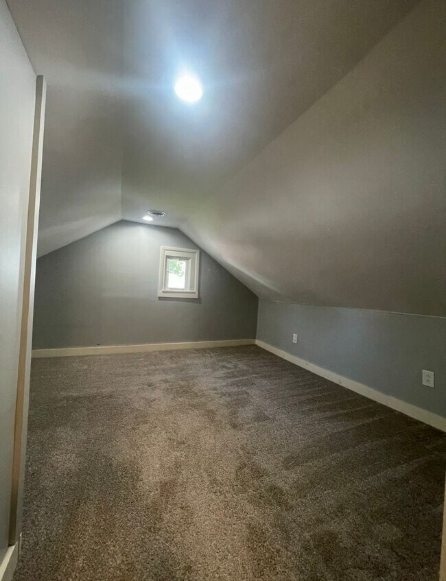 Building Photo - 10 1st Street