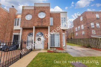 Building Photo - ***HYDE PARK / 3 BDRM + DEN - 3 BTH / FINI...