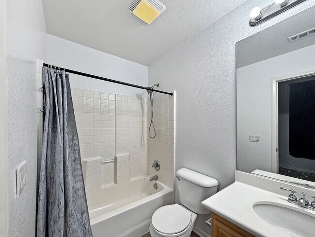 Building Photo - 2B/2.5BA Townhome in San Marcos Available ...