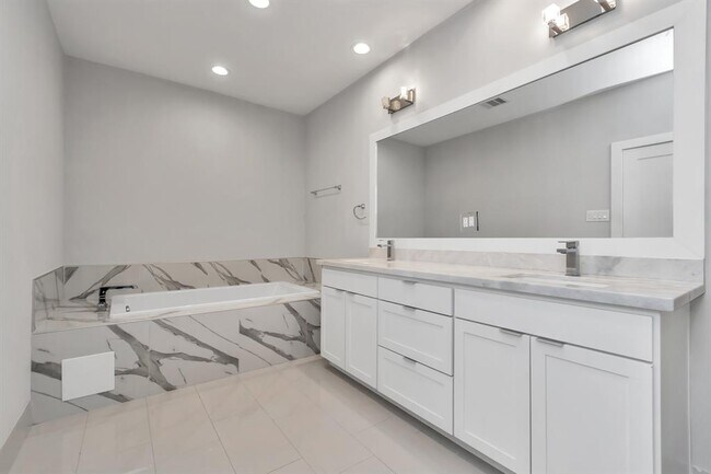 Building Photo - 3209 Garrow St