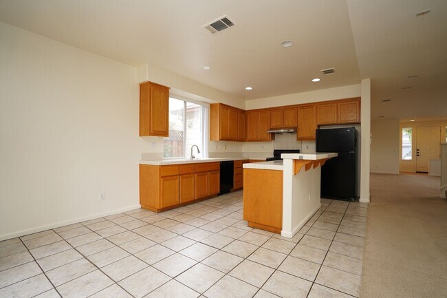 Building Photo - Spacious Home in Excellent Location!