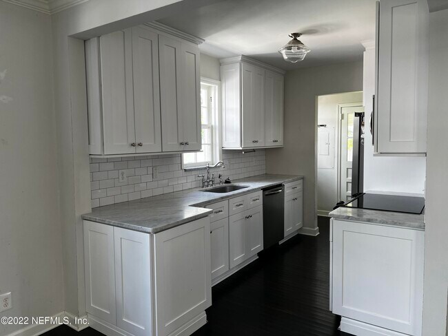 Building Photo - 4743 Kerle St
