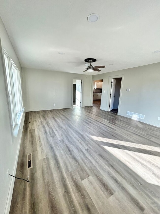 Building Photo - Two Bed, One Bath House