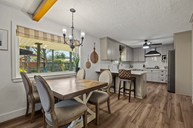 Building Photo - 326 Bayou View Dr