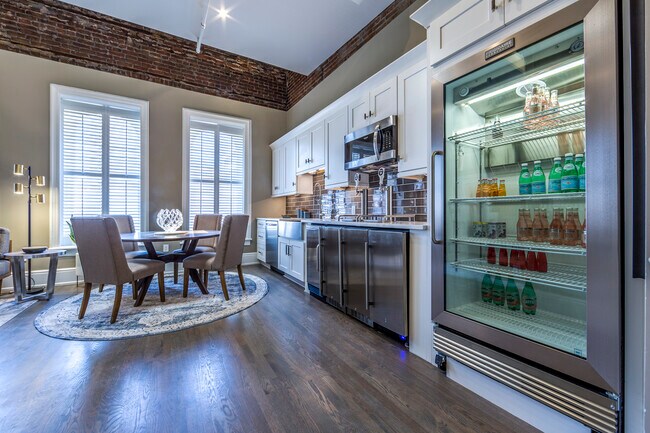 Building Photo - 227 W Fayette St