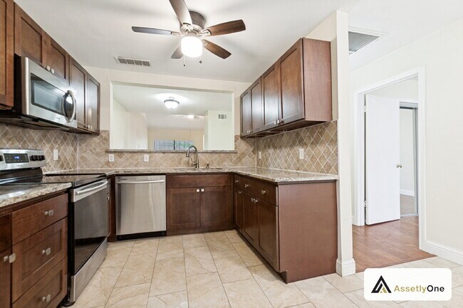 Building Photo - Updated North Dallas Townhome | 2 Pools | Clubhouse | Richardson ISD | Private Backyard
