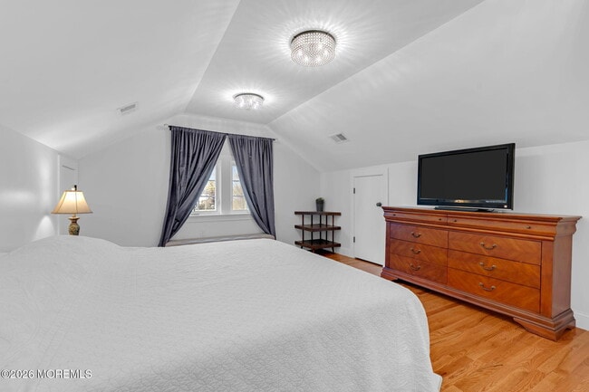 Building Photo - 115 Grassmere Avenue