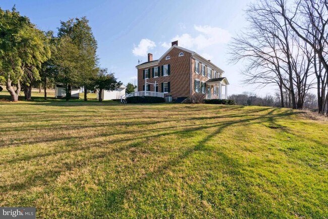 Building Photo - 15615 Falls Rd