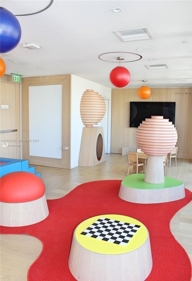 Building Photo - 1000 Brickell Plaza