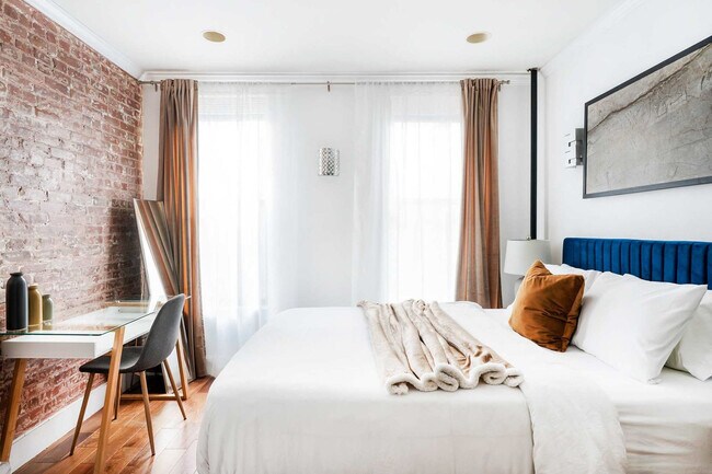 Building Photo - 241 E 24th St