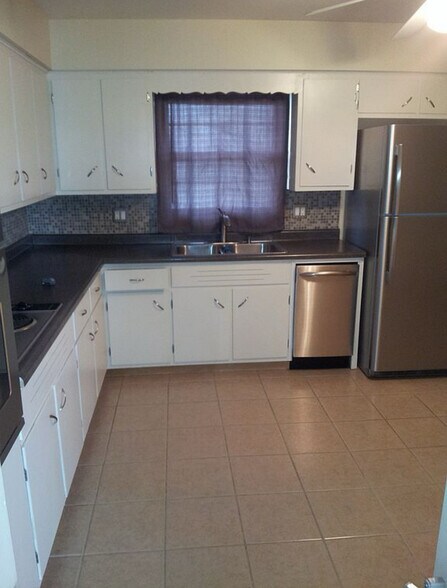 Building Photo - 2616 S 48th Ave