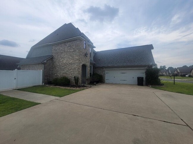 Building Photo - 724 Fir Wood Ln