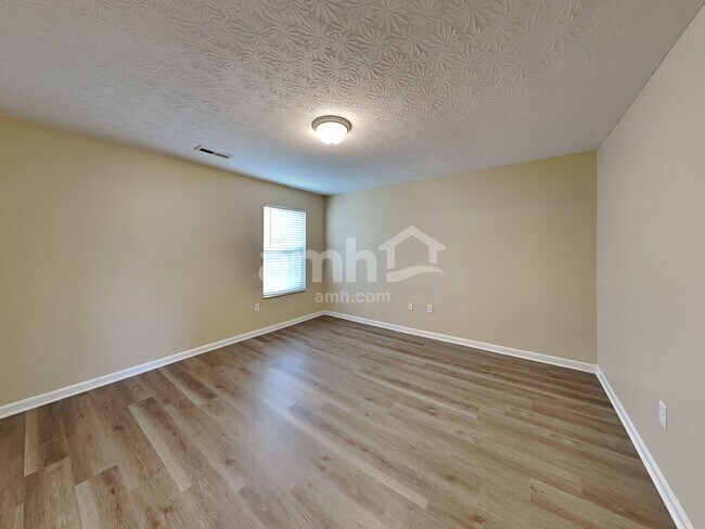 Building Photo - 5 S Ridge Dr