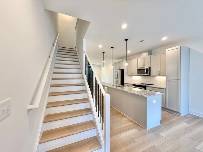 Building Photo - Newly Built 4BD, 3.5BA Northeast Raleigh Townhome in a Great Location