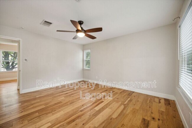 Building Photo - 2701 Harmon Dr