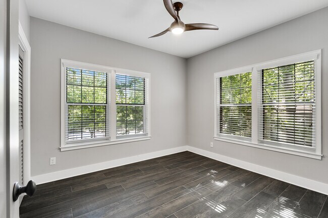 Building Photo - 240 Renaissance Pkwy NE