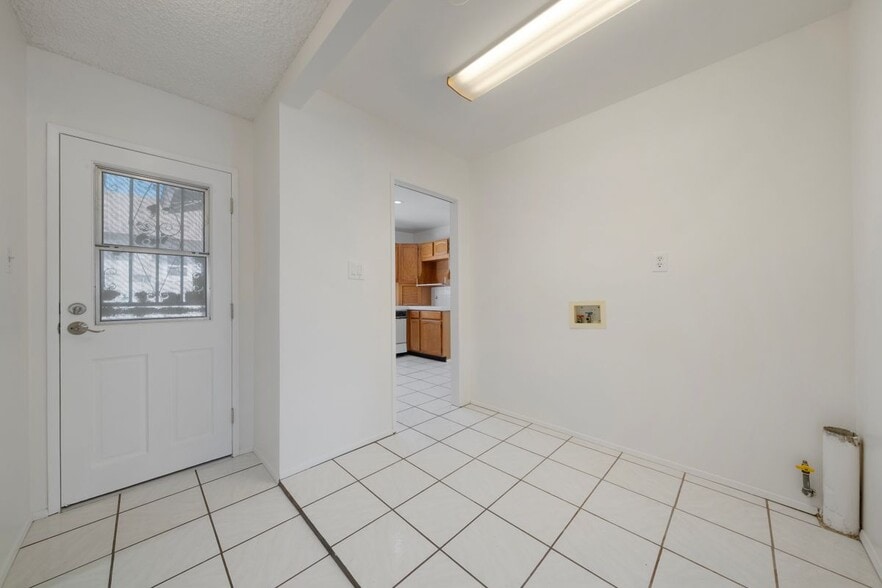 Building Photo - 3025 Sherwood Ave