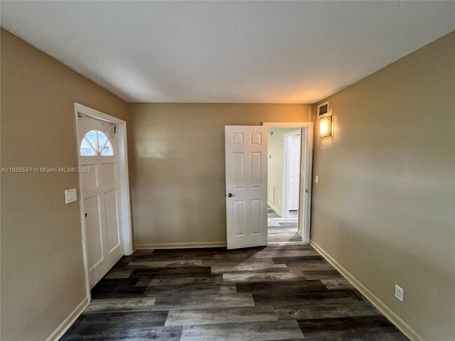 Building Photo - $3,000MONTHLY;1608 S 19TH AVE #HOUSE HOLLY...