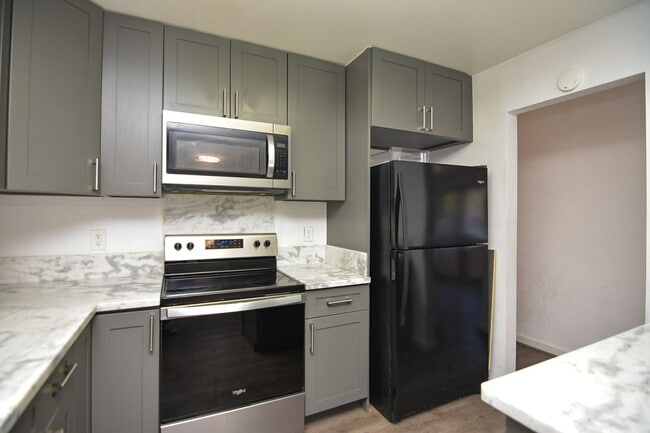 Building Photo - 3BR / 2Bath / 3Pkg - Home in Aiea!