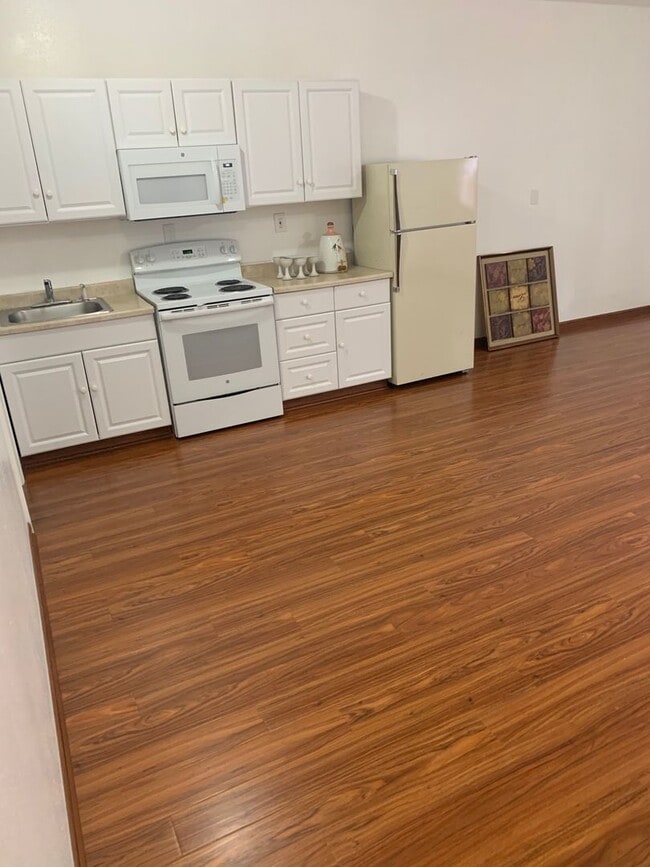 Building Photo - 224 Farewell Ave