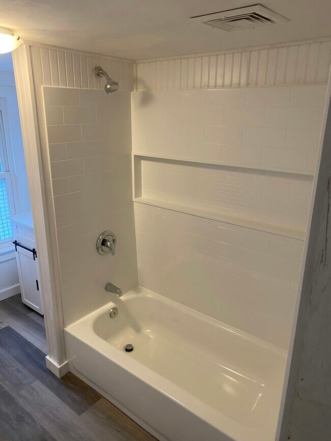 Building Photo - 137 S Spruce St