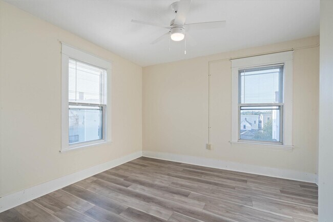 Building Photo - 462 Dubuque St