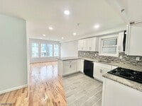 Building Photo - 40 Read St