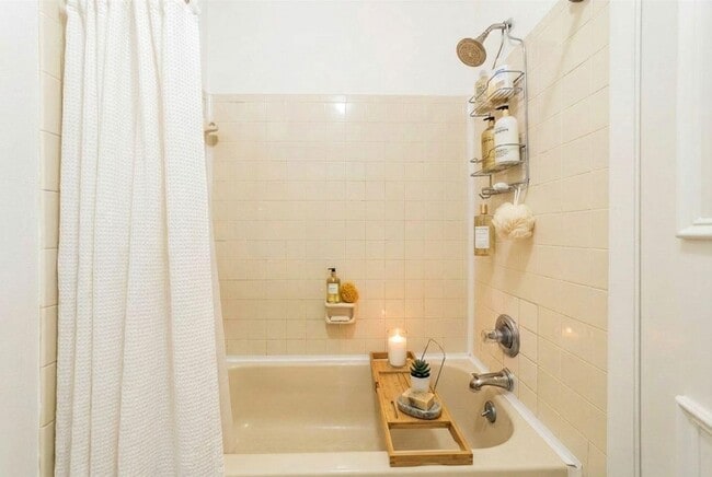 Building Photo - 111 Lobelia Rd