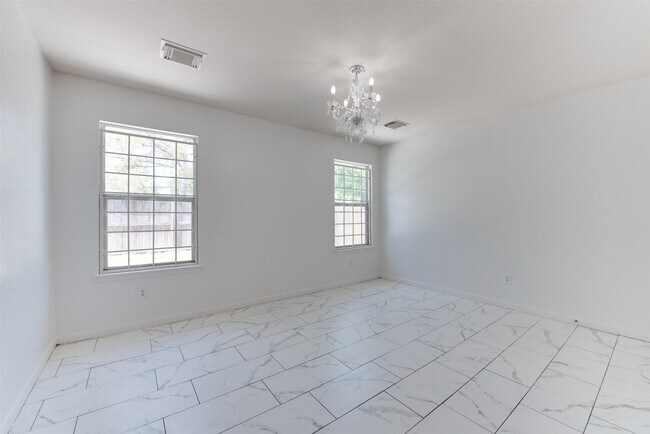 Building Photo - 8510 Village Hollow Ln