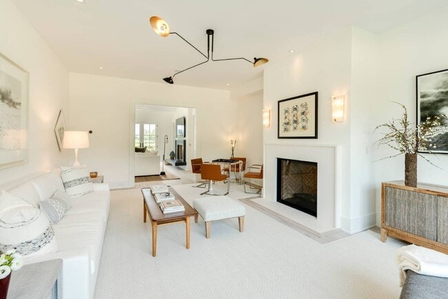 Building Photo - 571 Pauls Ln