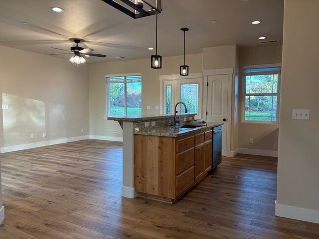 Building Photo - 5619 Cherry Ln