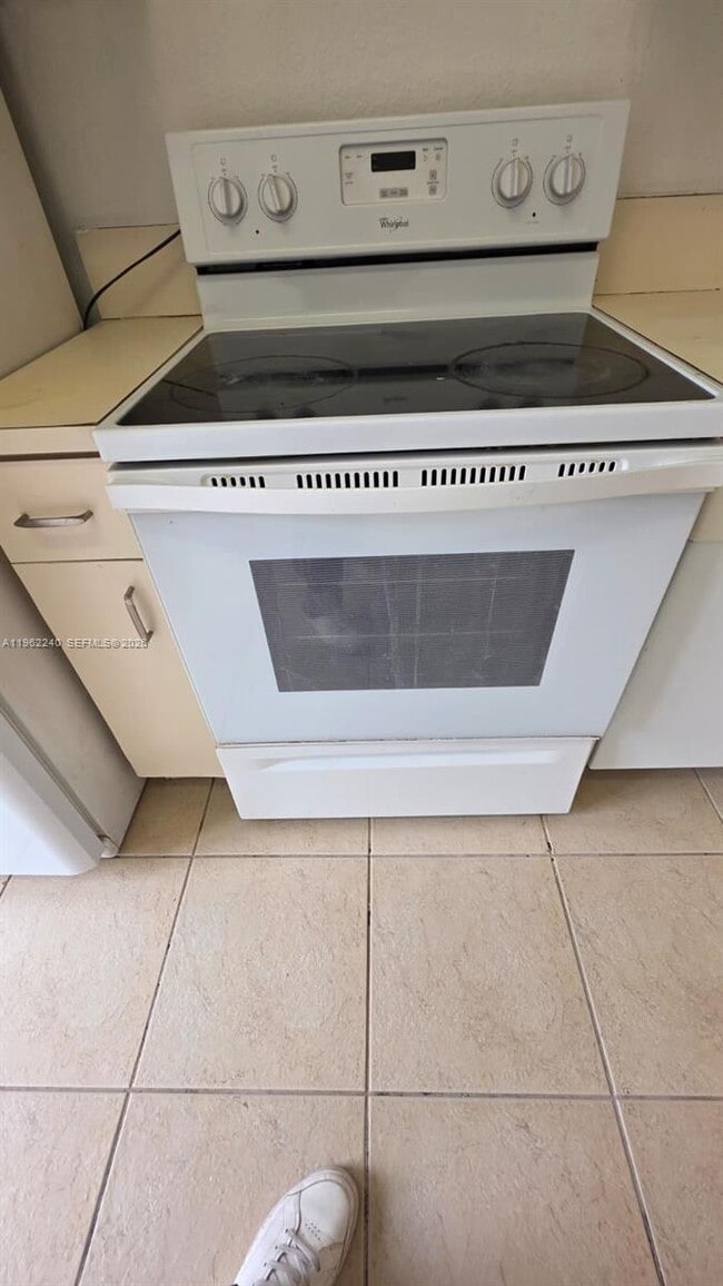 Building Photo - 148 SW 15th Rd