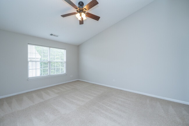 Building Photo - 25 Stratus Ct