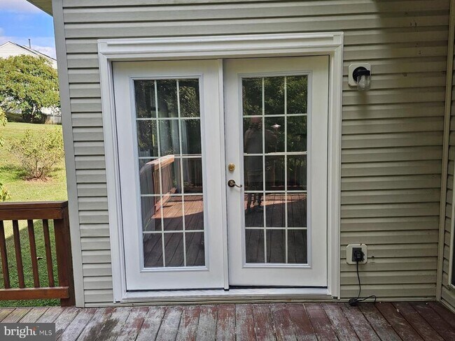 Building Photo - 10 Jolie Ct